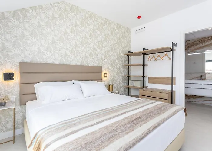 Caleyro Boutique - Parking Incluido Appart hôtel 4*