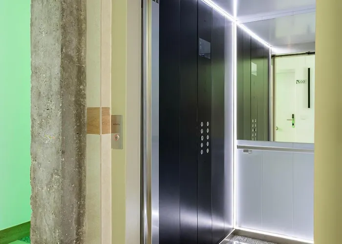 Caleyro Boutique - Parking Incluido Appart hôtel 4*